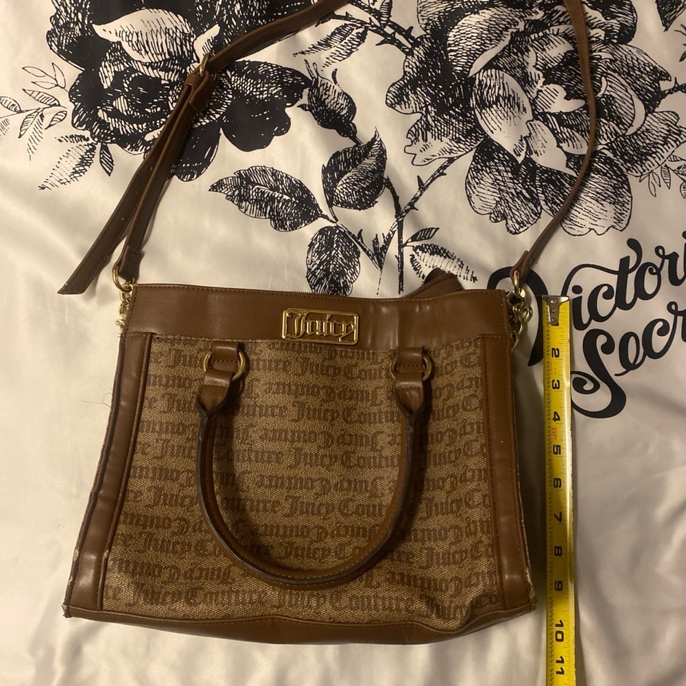 brown medium sized leather juicy couture crossbody/shoulder bag